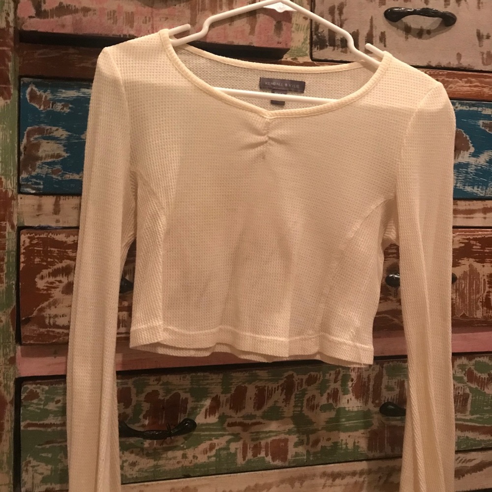 Kendall & Kylie crop shirt w/ bell sleeves